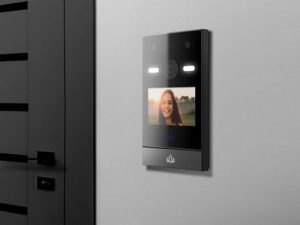 Dynamic face recognition equipment